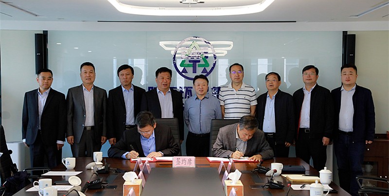 人生就是博集团与山东琦泉能源科技公司签署相助框架协议｜熊良虎董静波出席