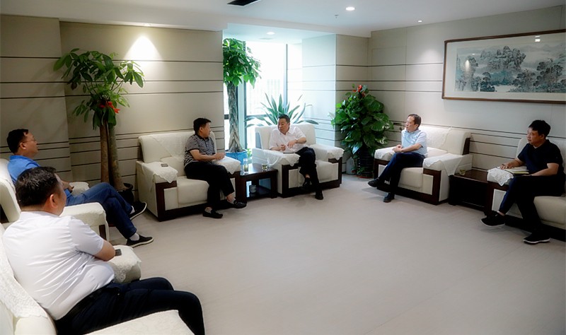 熊良虎会见榆林市委常委、、常务副市长张凯盈