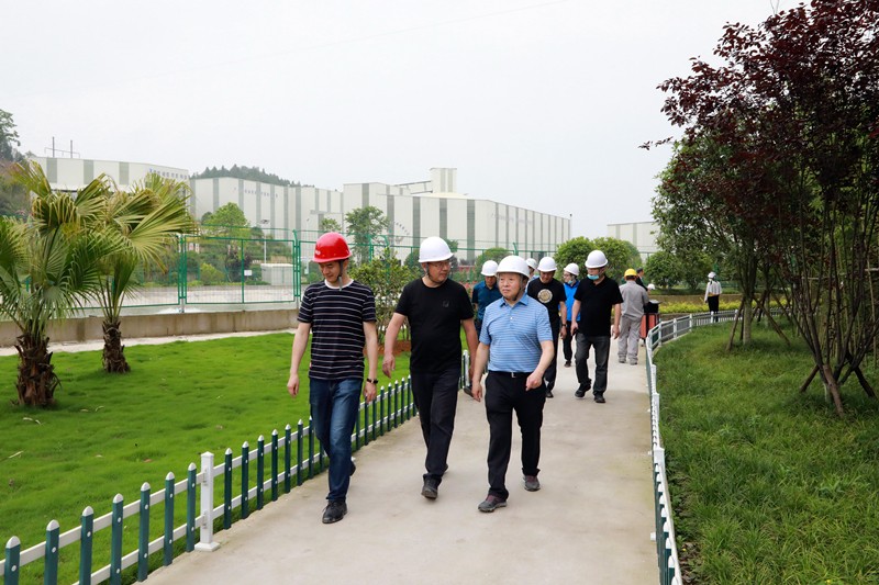 熊良虎在重庆市中科大业集团考察时强调：：：坚持生态优先战略，念好生态经、、、走好扶贫路