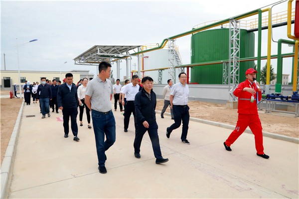人生就是博集团复工复产促增添项目观摩聚会与会职员走进绿色能源公司油气公司水情形公司陕北片区项目
