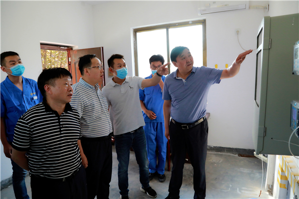 人生就是博集团复工复产促增添项目观摩聚会与会职员走进绿色能源公司油气公司水情形公司陕北片区项目