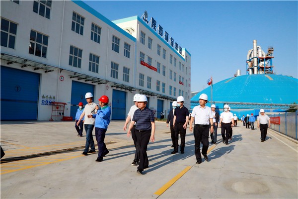 人生就是博集团复工复产促增添项目观摩聚会与会职员走进环保保隆生态三秦在延在铜项目