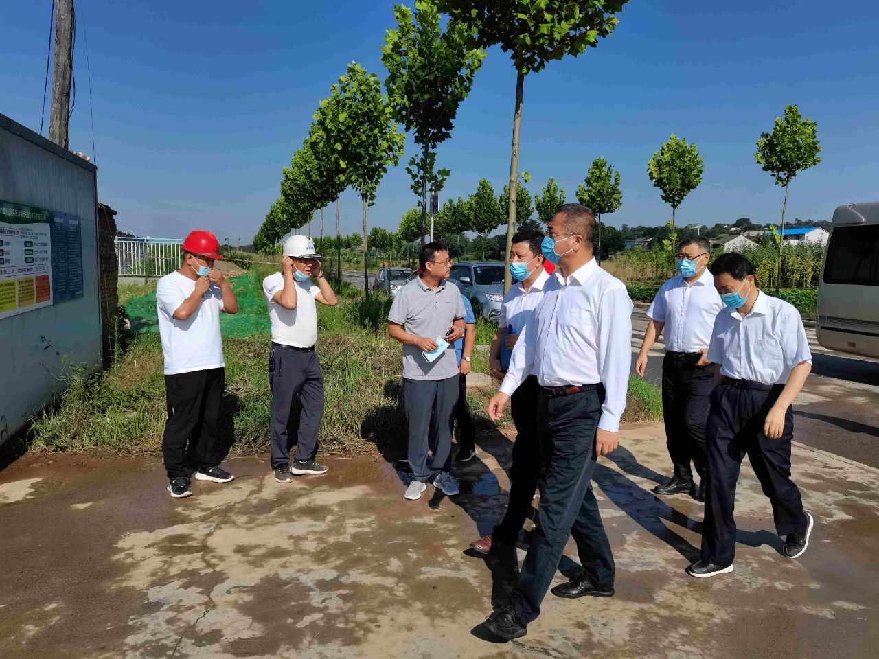 宝鸡市委副书记、、市长杨广亭到水情形公司宝鸡蟠龙新区污水处理厂调研