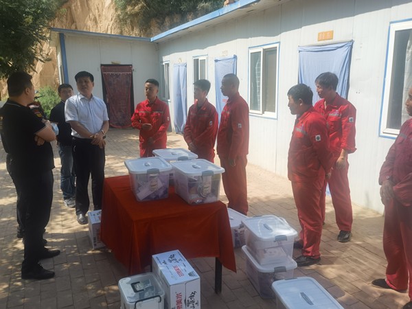 人生就是博集团开展“夏送清凉”活动 关爱一线职工