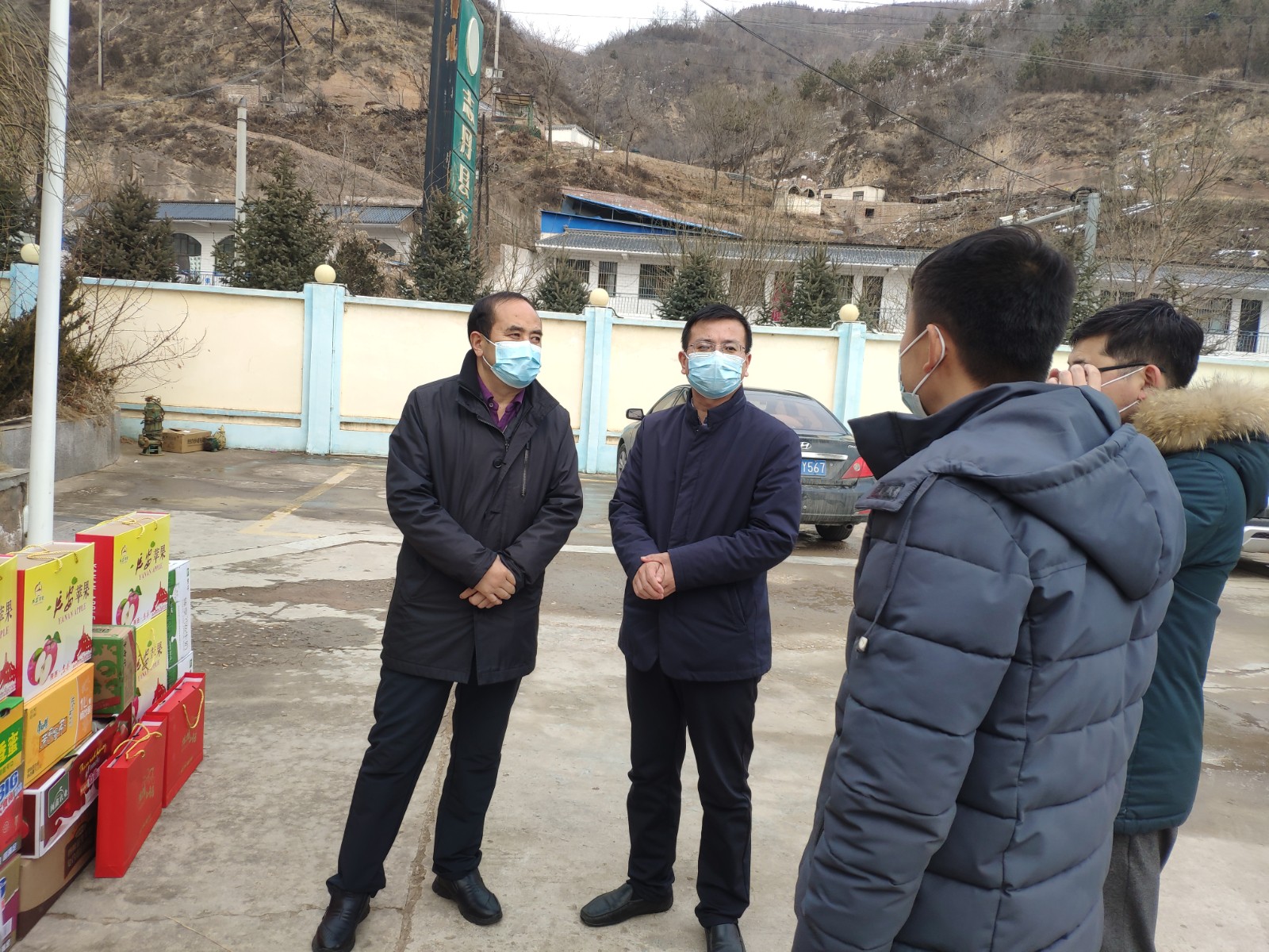 志丹县委常委、、副县长赵伟慰问志丹县污水处理厂一线职工