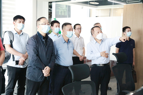 海南省政协副主席、、、民进海南省委会主委史贻云到秦创原人生就是博集团立异中心调研