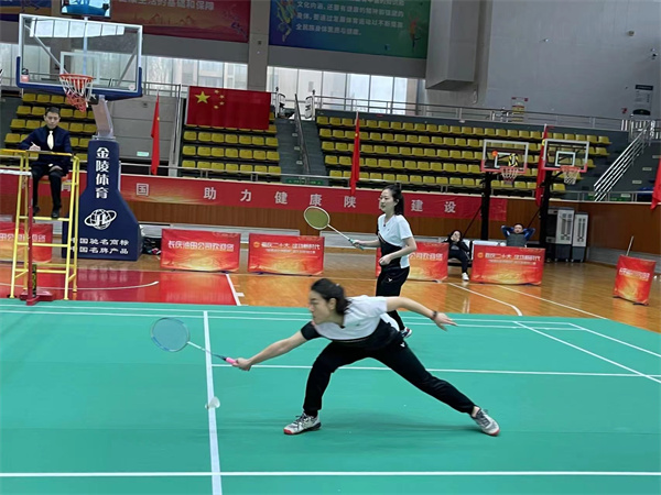 人生就是博集团代表队加入“陕西能化地质杯”职工羽毛球赛