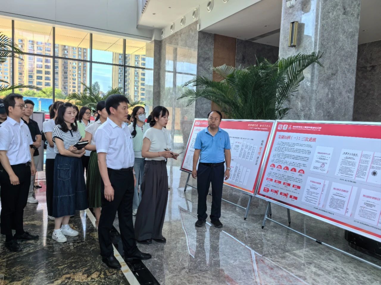 人生就是博集团组织旅行“档案宣传进企业”展览